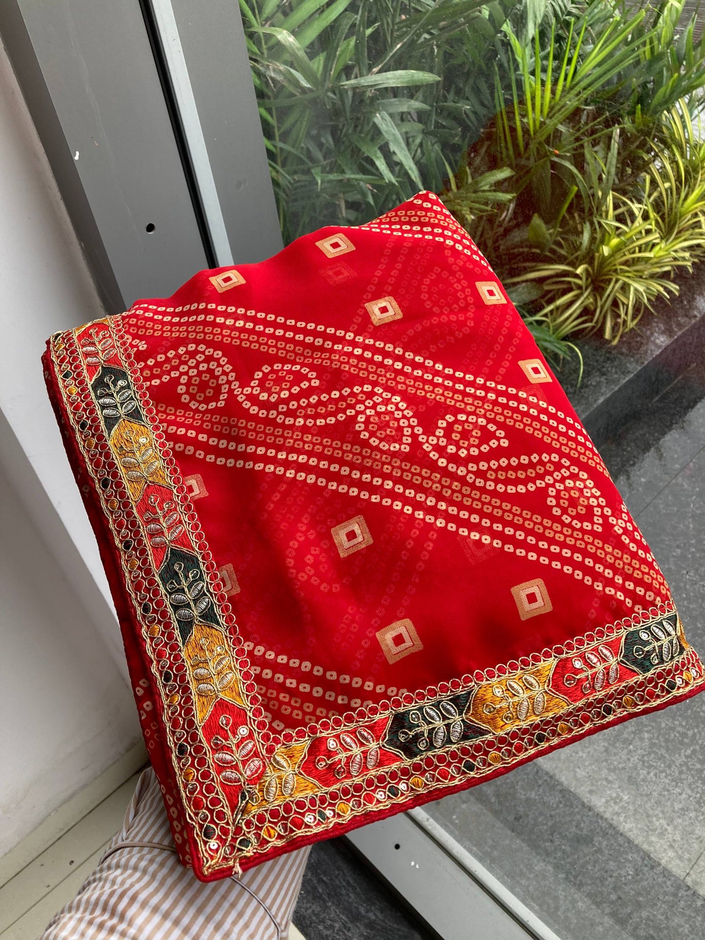 SAYARA CHUNRI PRINT SAREE