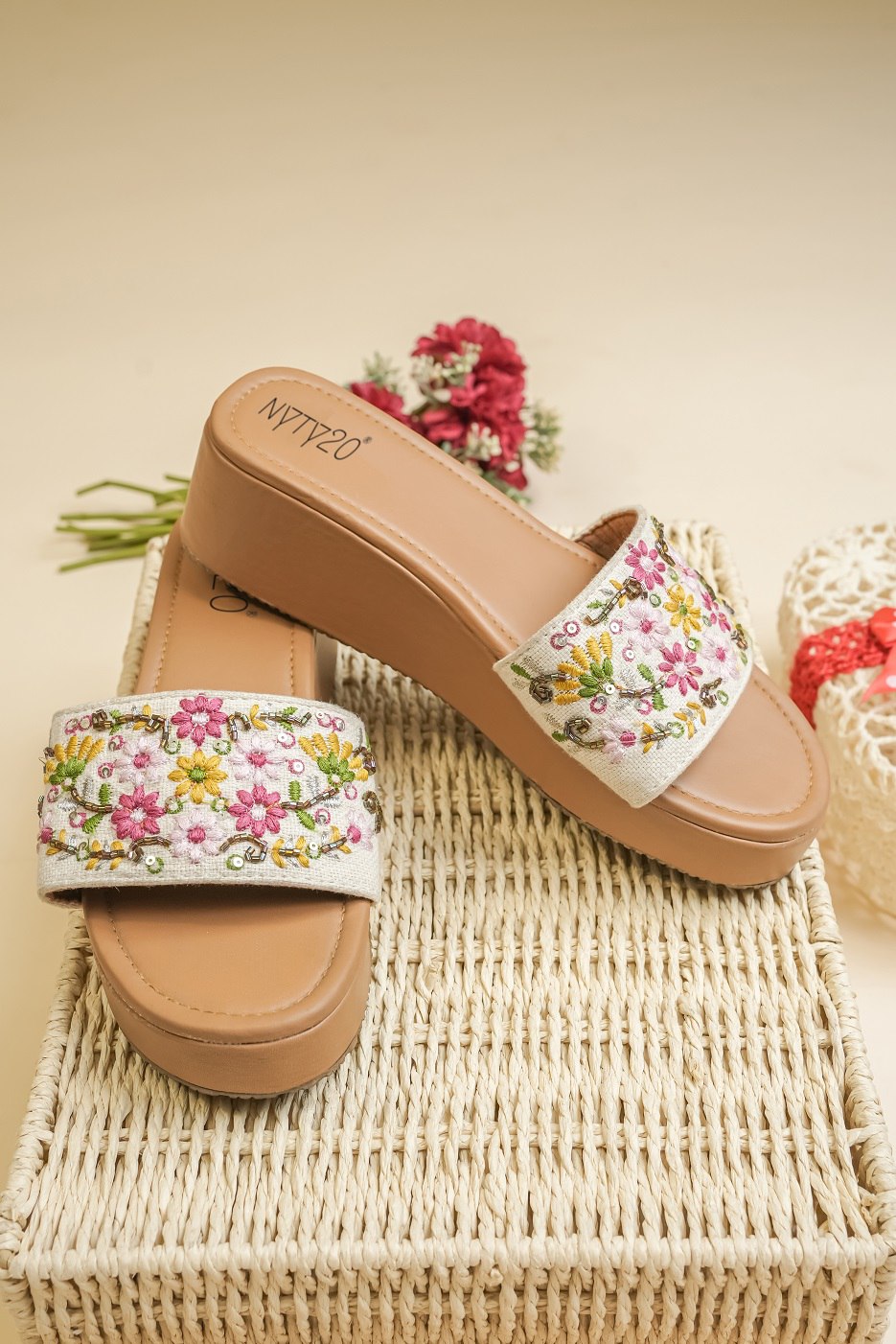 NYTY20 DESIGNER FLAT HEEL SANDAL